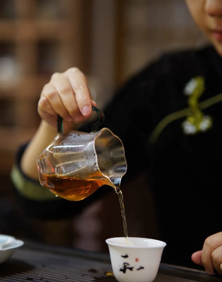 深圳如何约到鸡公司/深圳咋约得便宜的鸡怎么约/约的鸡公司fds
